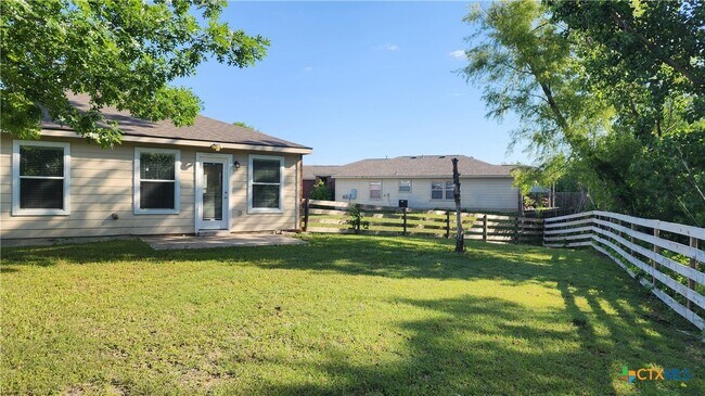 Building Photo - 223 Avrshire Ln