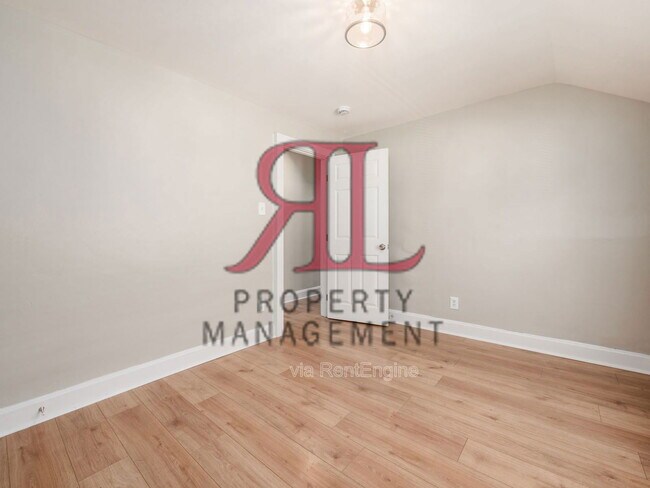 Building Photo - 439 Eldridge Ave