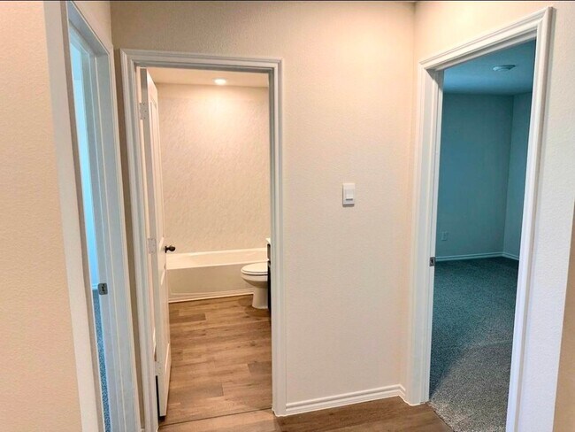 Building Photo - 2330 Hydrangea Dr