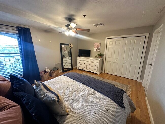 Building Photo - 39 Parlin St