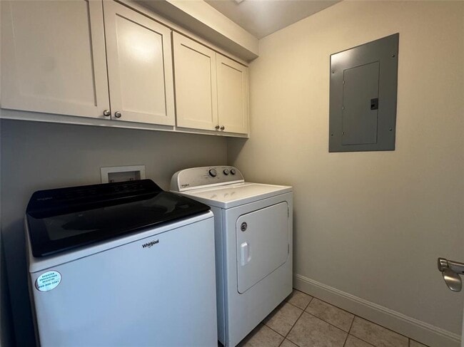 Building Photo - 1216 W 22nd St