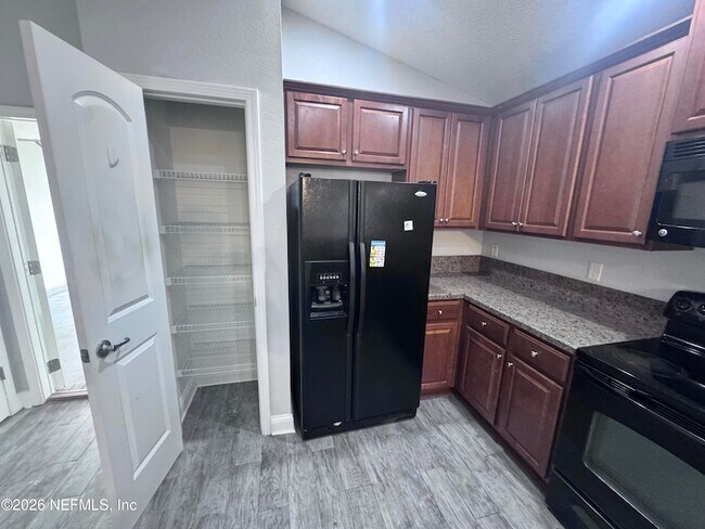 Building Photo - 7565 Westland Oaks Dr