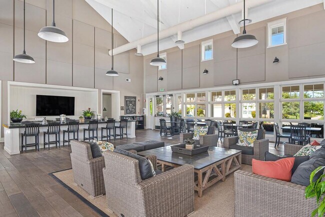 Building Photo - 2 Bed 2 Bath (plus a den) Gala Condo