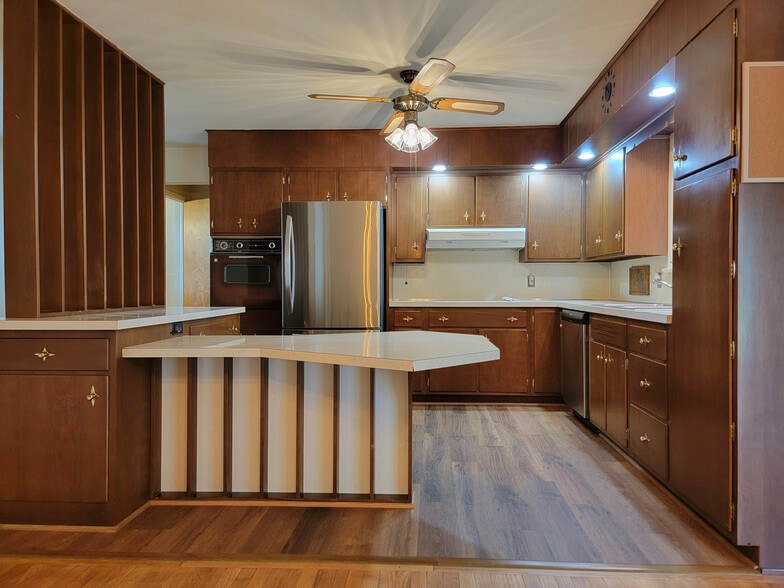 Building Photo - 609 W Orange St