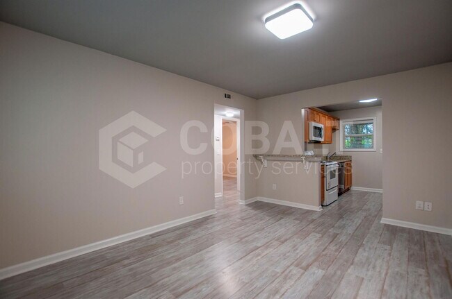 Building Photo - 271 Glen Iris Dr NE