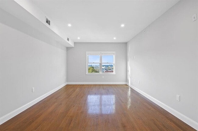 Building Photo - 311-315 W SIDE Ave