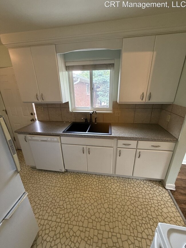 Building Photo - Charming 2-Bedroom Duplex Close to DU