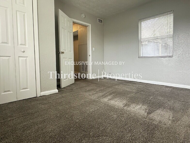 Building Photo - 1861 Bisbee St