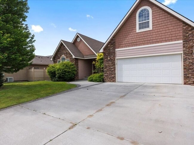 Building Photo - 2607 Stonecreek Dr