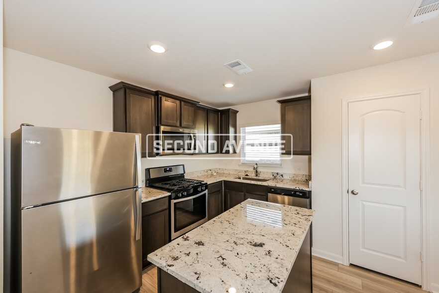 Building Photo - 327 Condie Russell Ave