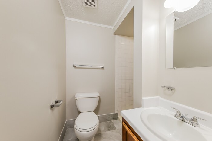 Building Photo - 1404 Waterloo Dr