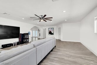 Building Photo - 1600 Eaton Dr