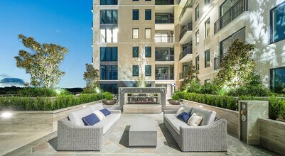 Building Photo - 6255 W Northwest Hwy