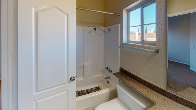 Building Photo - 3 Bedroom 2.5 bath Townhome Anaheim Hills Beauty!