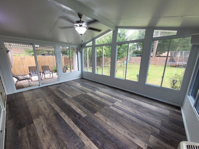 Building Photo - Beautiful 4 Bedroom, 2.5 Bath Home