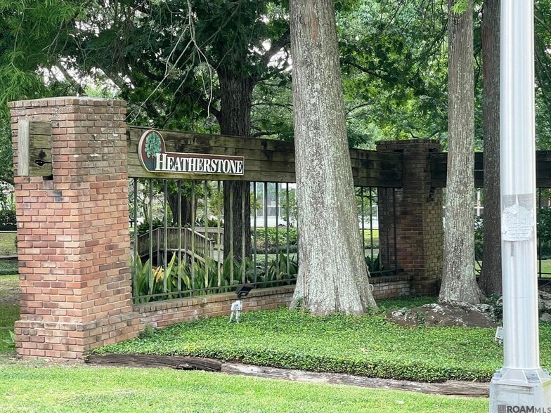 Building Photo - 2122 Stonehenge Ave