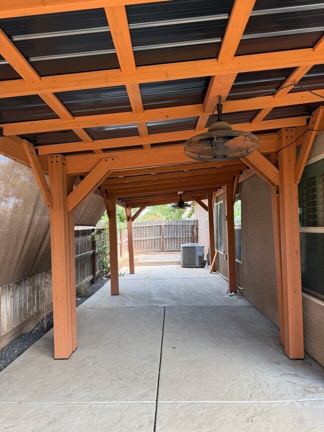 Building Photo - 2710 Orange Tree Dr