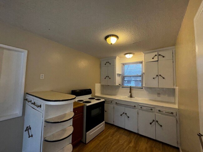 Building Photo - 3401 S Arlington Ave