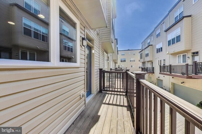 Building Photo - 16580 Crabbs Branch Way