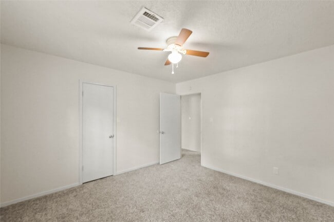 Building Photo - 14110 Saddlebend Dr