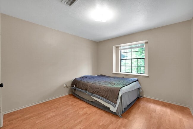 Building Photo - 83 Summer Crest Cir