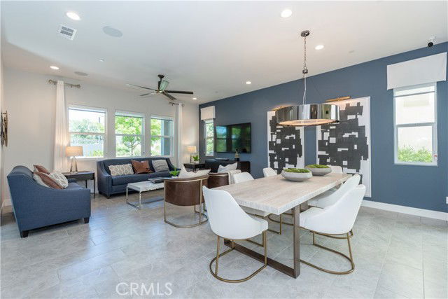 Building Photo - 255 Sawbuck