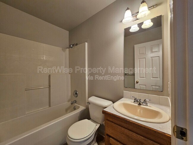 Building Photo - 642 Togstad Ct