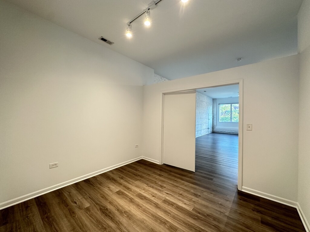 Building Photo - 2550 S Wabash Ave