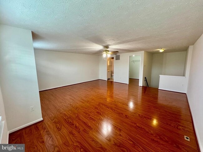 Building Photo - 403 Palmtree Dr