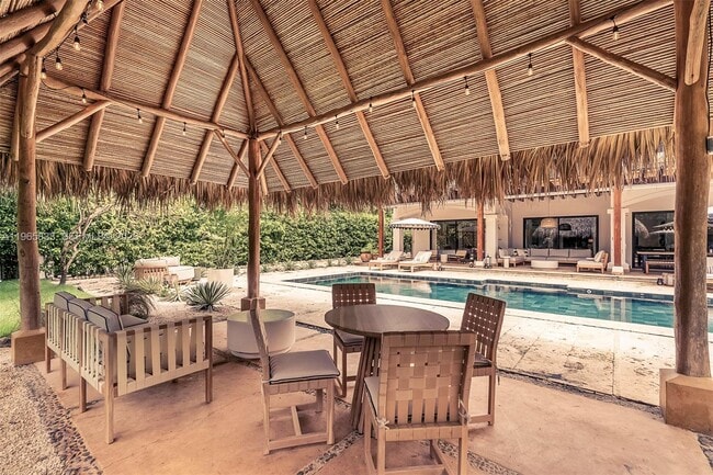 Building Photo - 90 Reserva De Golf