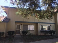 Building Photo - Cozy & Centrally Located 3 Bedroom Townhouse in Fremont!