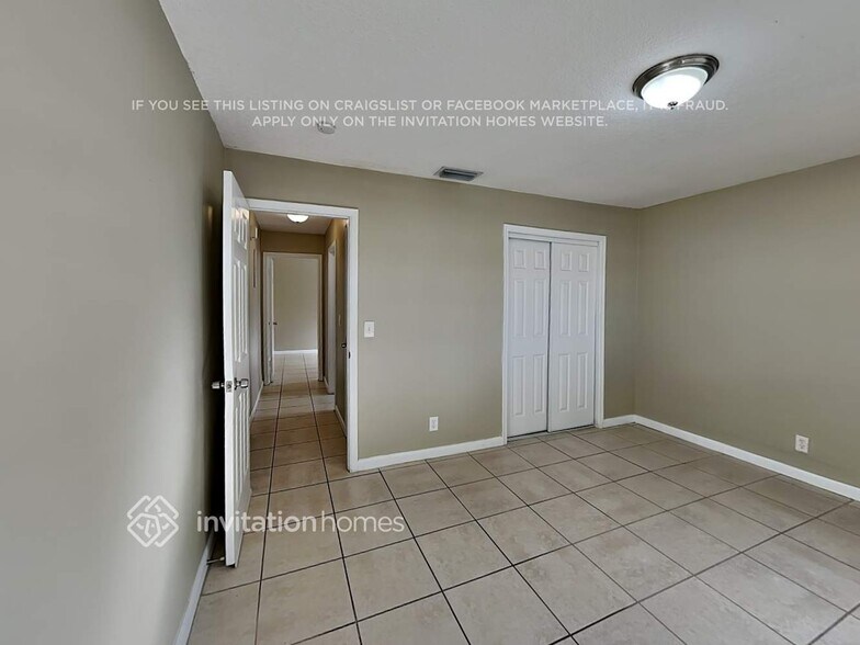 Building Photo - 5042 SW 89th Ave