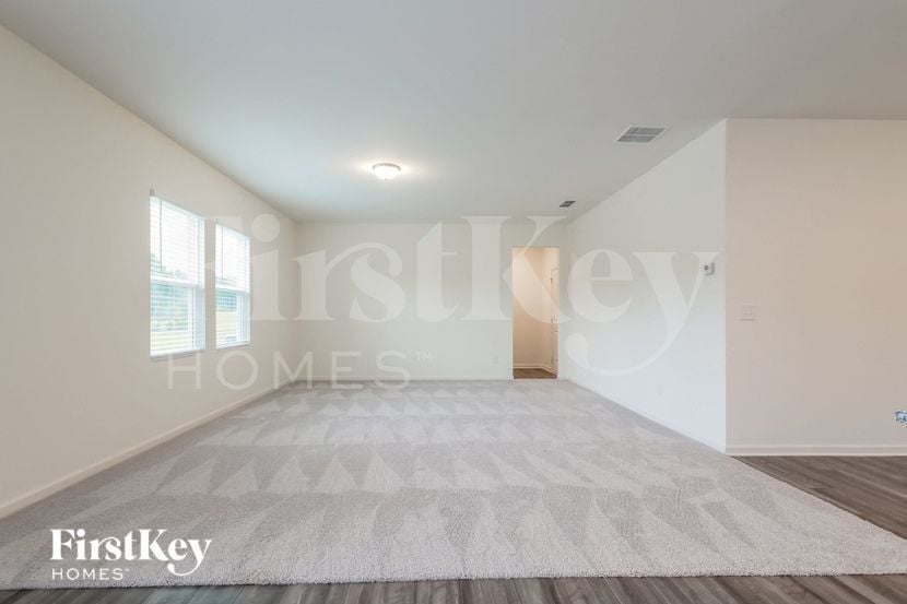 Building Photo - 135 Knightsbridge Ln
