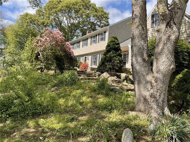Primary Photo - 25 Crest Ave