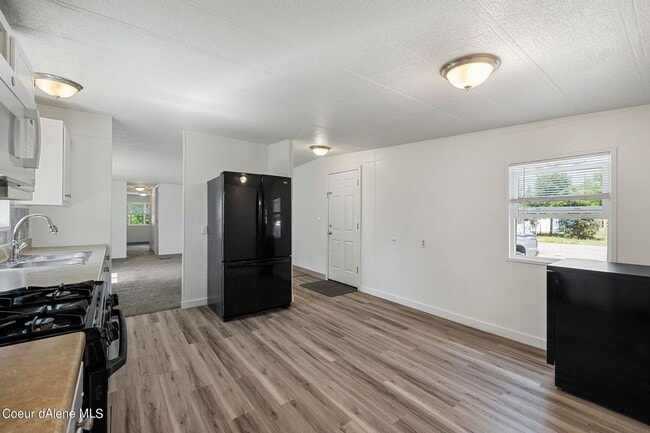 Building Photo - Manufactured Home 3 bed 1.5 bath RV Parking/Fenced Yard