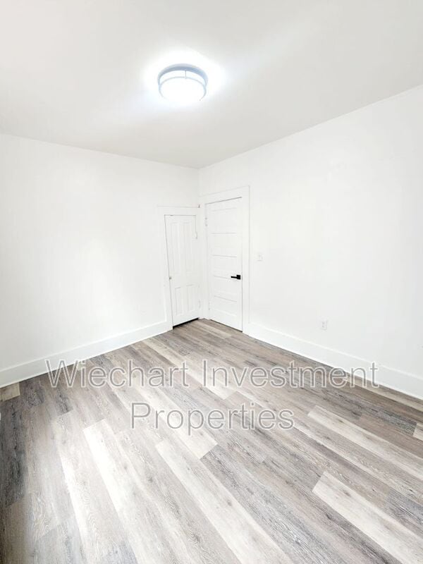 Building Photo - 931 1/2 W Wayne St