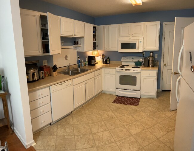 Building Photo - 3223 Misty Hill Way