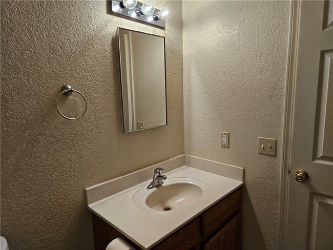 Building Photo - 813 Gemstone Ave