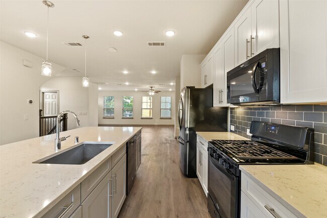 Building Photo - 2123 Sequoia Woods Dr