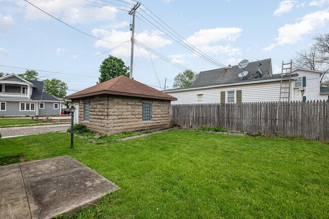 Building Photo - 601 E Gambier St