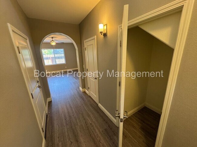 Building Photo - 1288 Handelin Rd