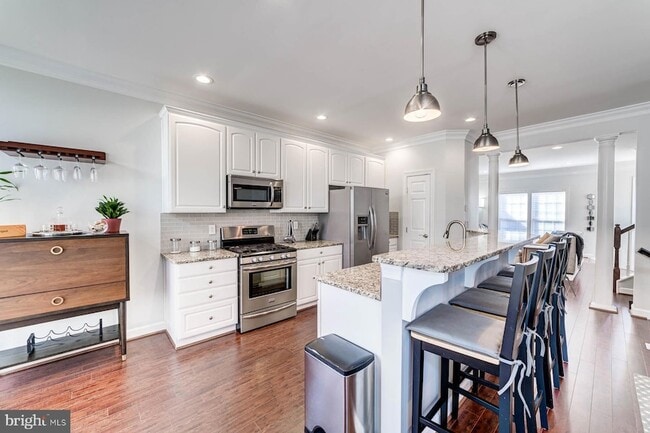 Building Photo - 947 Harrison Cir