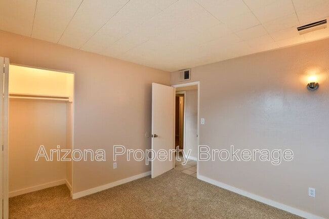 Building Photo - 2237 W Cortez Ave