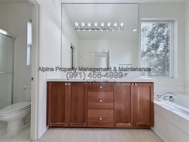 Building Photo - 4143 NW Meisner Dr