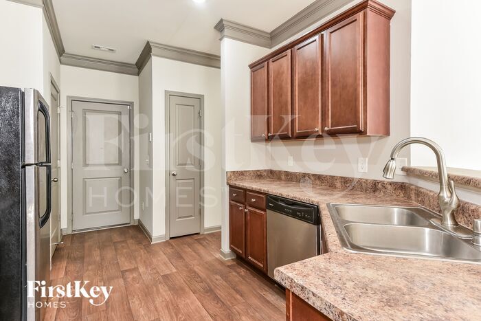 Building Photo - 983 Treymont Way SW