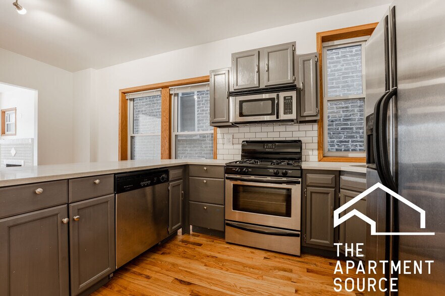 Building Photo - 2110 N Oakley Ave