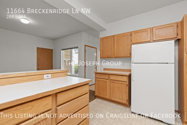 Building Photo - Centrally located 2 bed/2.5 bath in Silver...