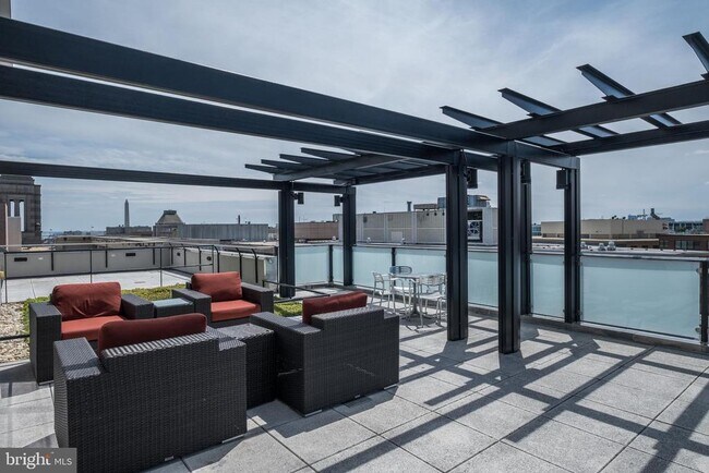 Building Photo - 1133 14th St NW