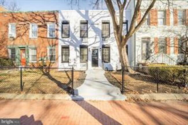 Primary Photo - Charming 1BR/1BA in Hill East