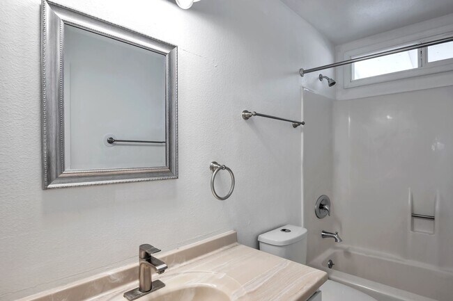 Building Photo - 5 Bedroom, 3 Bath, Pool, Remodeled